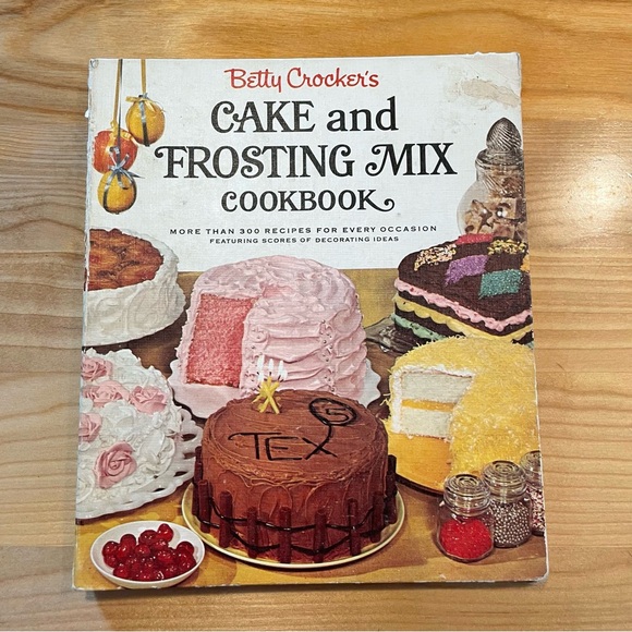 Betty Crocker cookbooks two, Cake and Frosting mix Cookbook and Dinner Parties - Picture 7 of 10